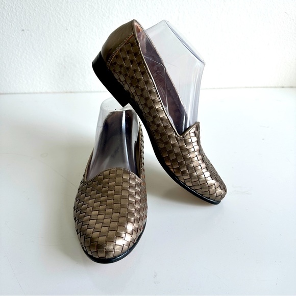 Trotters Liz loafer weave pattern pewter metallic finish GUC size 8.5 - Picture 2 of 12